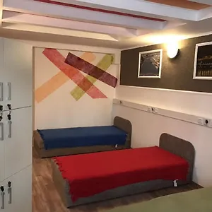  Hostel Opera Magyarország
